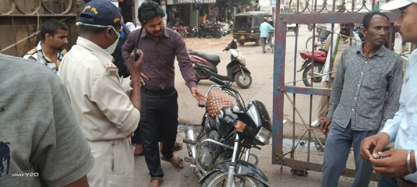 चोरी की मोटर साइकिल में घूम रहे दम्पत्ति को युवक ने पकड़ा : REWA NEWS